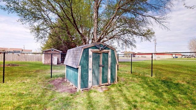 101 9th Avenue NE, Dodge Center, MN 55927
