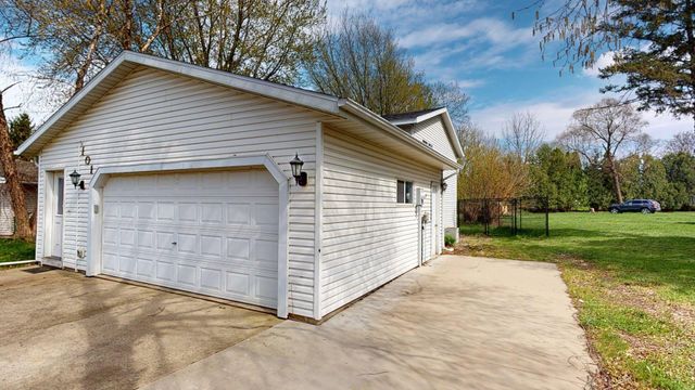 101 9th Avenue NE, Dodge Center, MN 55927