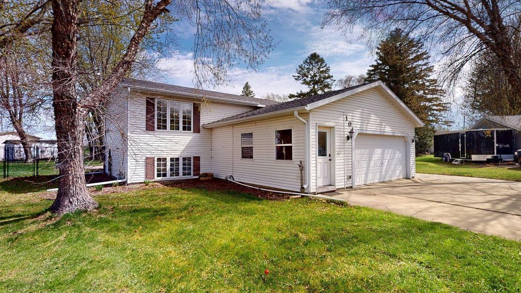 101 9th Avenue NE, Dodge Center, MN 55927