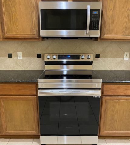 6018 Sugar Bush Drive, Magnolia, TX 77354