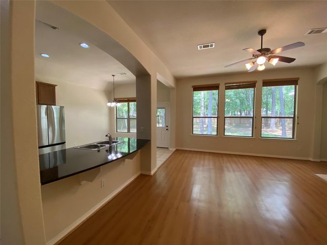 6018 Sugar Bush Drive, Magnolia, TX 77354