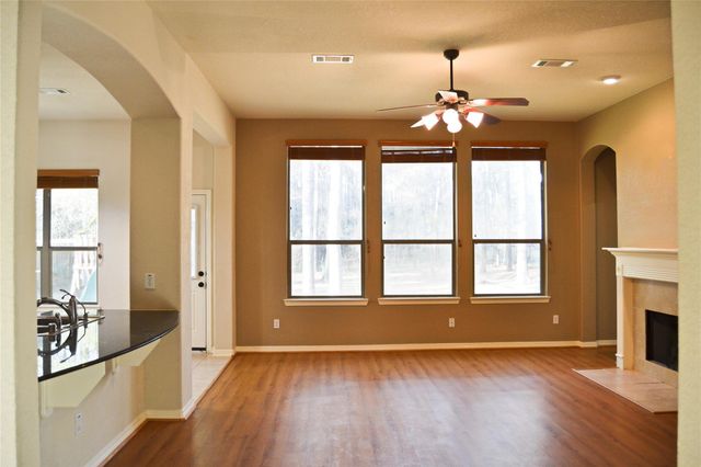 6018 Sugar Bush Drive, Magnolia, TX 77354