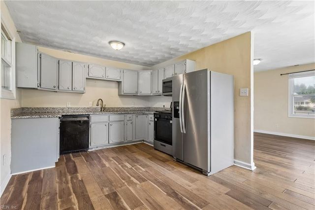 2916 Berkley AVE, Chesapeake, VA 23325