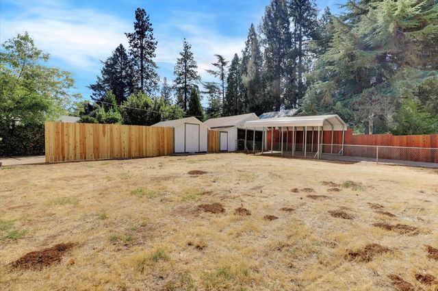 13207 Ridge Rd, Grass Valley, CA 95945