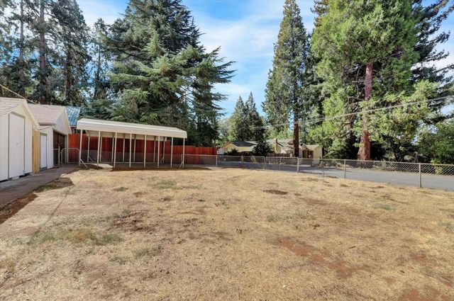 13207 Ridge Rd, Grass Valley, CA 95945