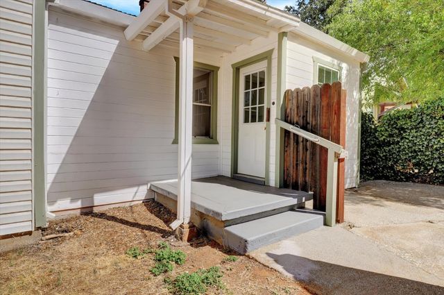 13207 Ridge Rd, Grass Valley, CA 95945