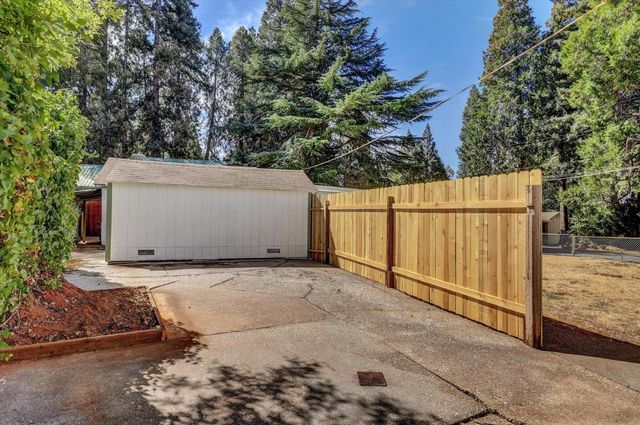 13207 Ridge Rd, Grass Valley, CA 95945