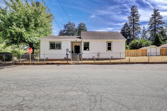 13207 Ridge Rd, Grass Valley, CA 95945