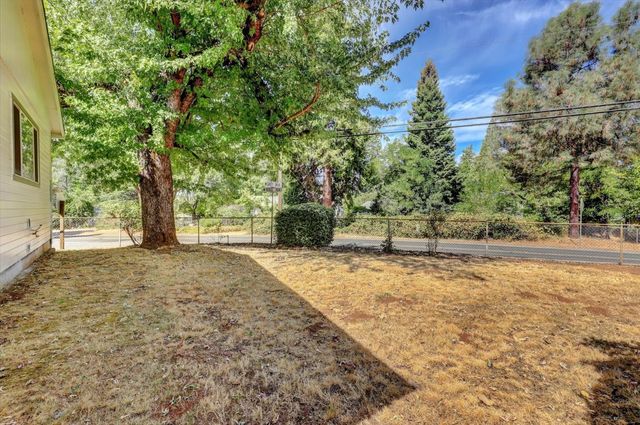 13207 Ridge Rd, Grass Valley, CA 95945