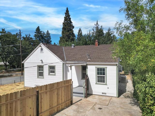 13207 Ridge Rd, Grass Valley, CA 95945