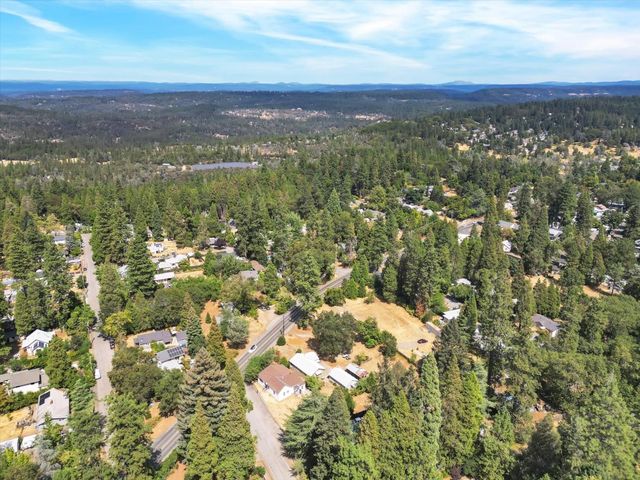 13207 Ridge Rd, Grass Valley, CA 95945