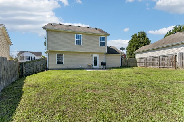 1322 Tonya Dr, La Vergne, TN 37086