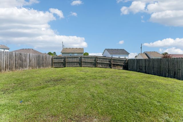 1322 Tonya Dr, La Vergne, TN 37086