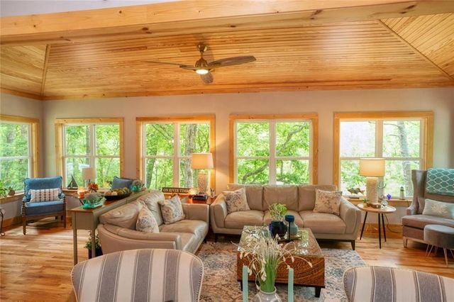 190 Raintree Court, Demorest, GA 30535