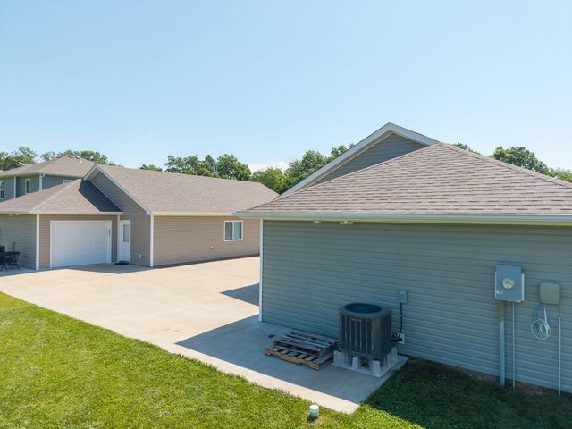 8025 N GLEN MEADOW DR, Columbia, MO 65202