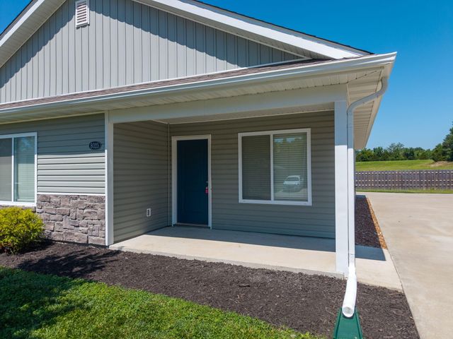 8025 N GLEN MEADOW DR, Columbia, MO 65202