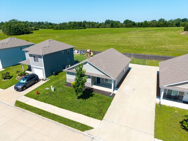 8025 N GLEN MEADOW DR, Columbia, MO 65202