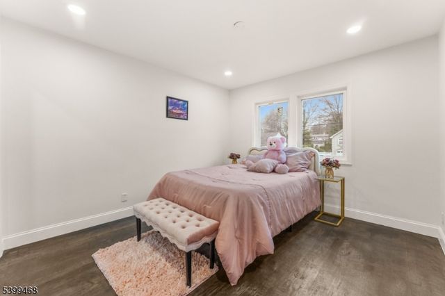 28 Charles St, Clifton City, NJ 07013