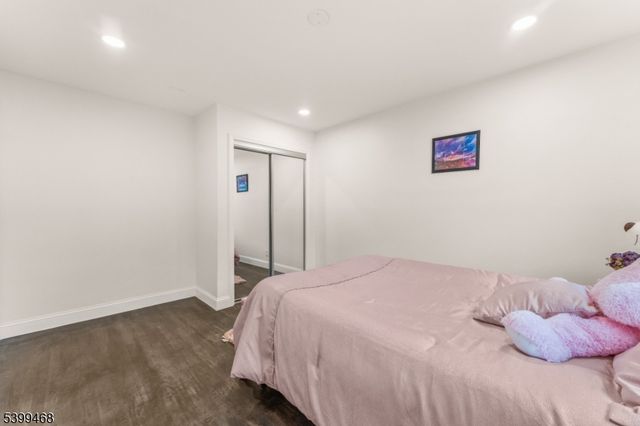 28 Charles St, Clifton City, NJ 07013