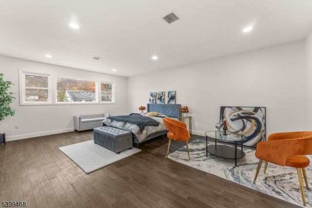 28 Charles St, Clifton City, NJ 07013