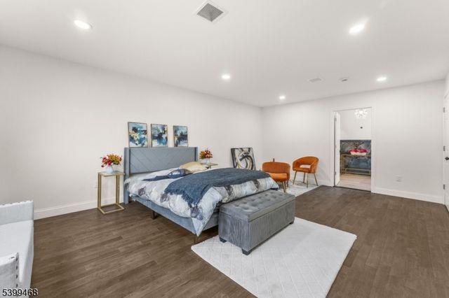 28 Charles St, Clifton City, NJ 07013