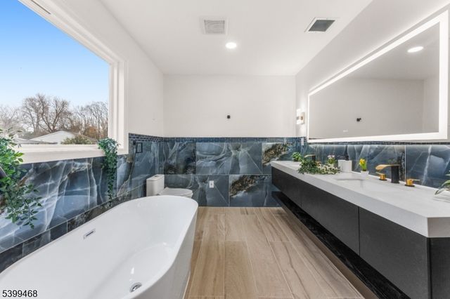 28 Charles St, Clifton City, NJ 07013