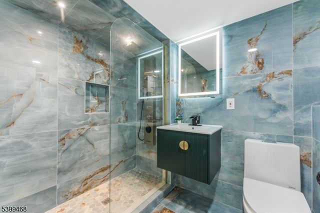 28 Charles St, Clifton City, NJ 07013