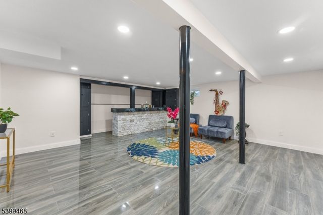 28 Charles St, Clifton City, NJ 07013