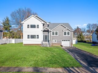 28 Charles St, Clifton City, NJ 07013