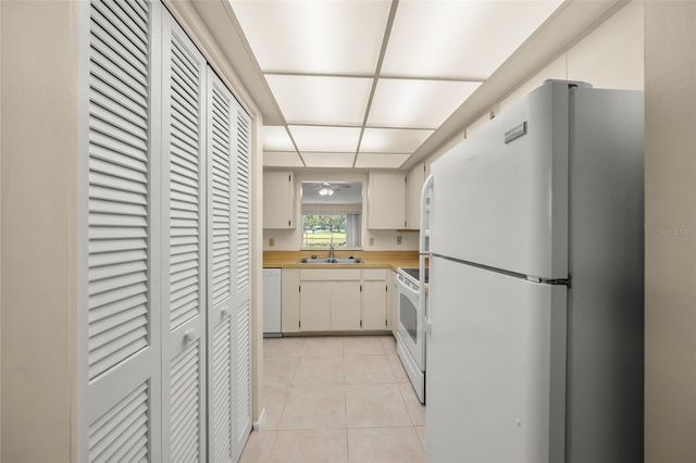 7860 PALM AIRE LANE 105, Sarasota, FL 34243