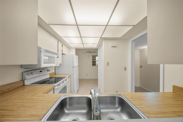 7860 PALM AIRE LANE 105, Sarasota, FL 34243