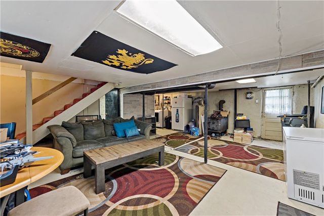 987 Mccoy Rd, Kennedy Twp, PA 15136