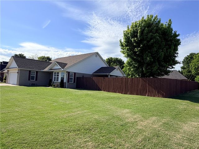 903 Hunter Ridge, Siloam Springs, AR 72761