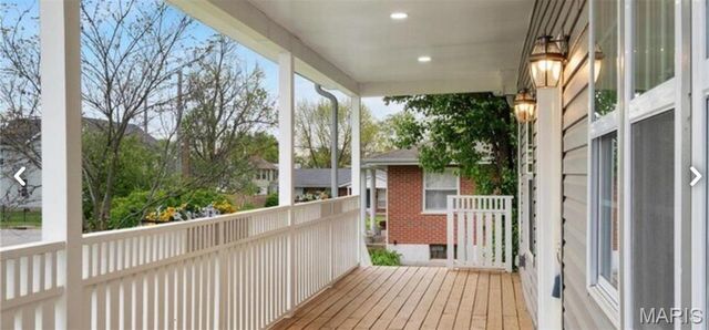 1048 Martha Lane, St Louis, MO 63119