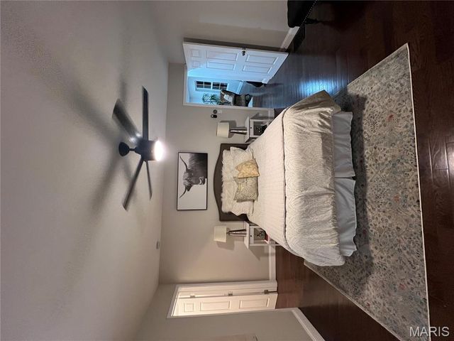 1048 Martha Lane, St Louis, MO 63119