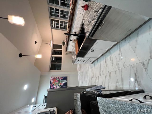 1048 Martha Lane, St Louis, MO 63119