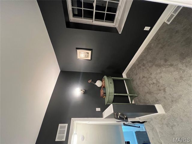 1048 Martha Lane, St Louis, MO 63119