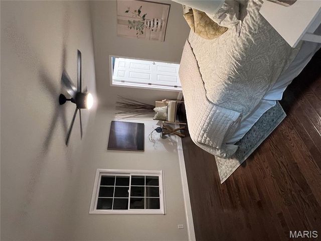 1048 Martha Lane, St Louis, MO 63119