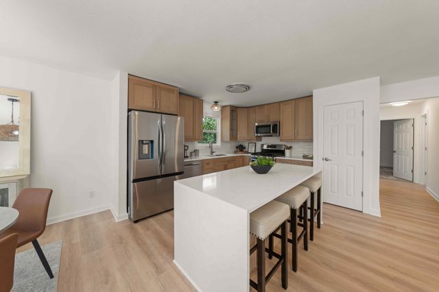 12903 Apple View Lane, Burnsville, MN 55337