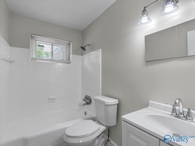 735 W Arbor Drive NW, Huntsville, AL 35811