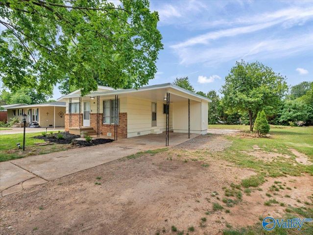 735 W Arbor Drive NW, Huntsville, AL 35811
