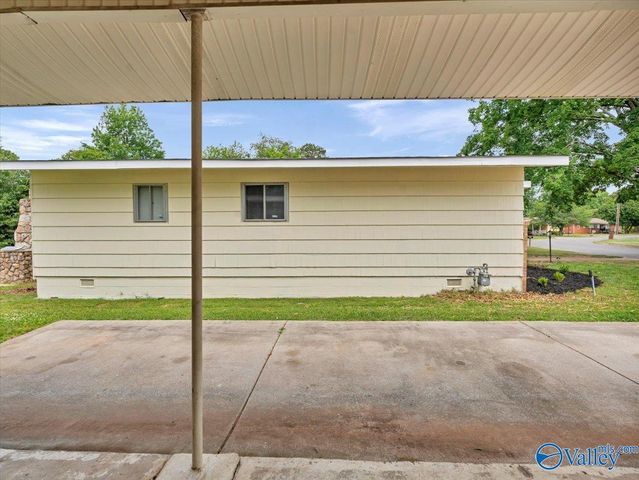 735 W Arbor Drive NW, Huntsville, AL 35811