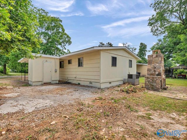 735 W Arbor Drive NW, Huntsville, AL 35811