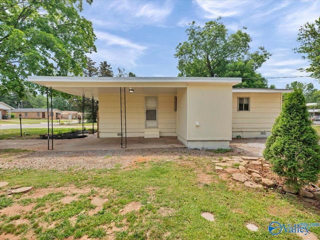 735 W Arbor Drive NW, Huntsville, AL 35811