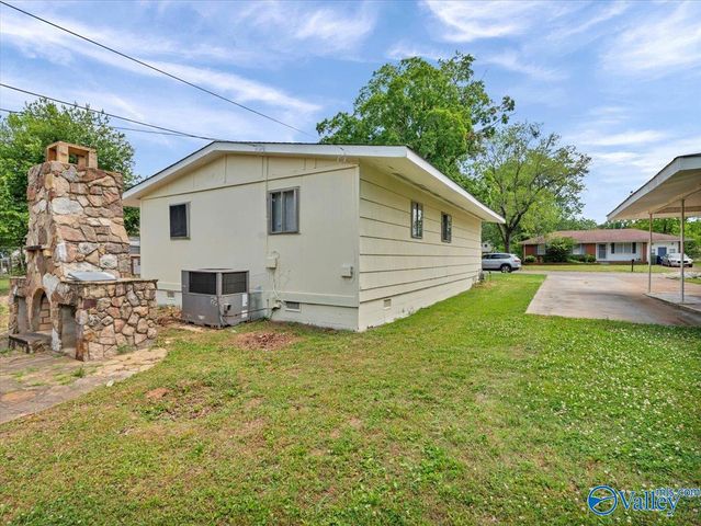 735 W Arbor Drive NW, Huntsville, AL 35811