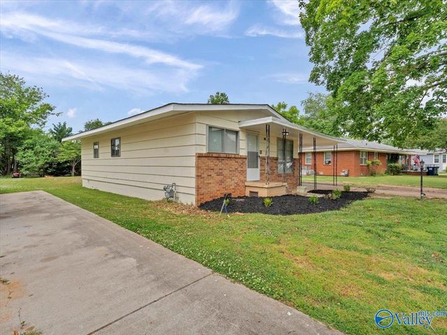 735 W Arbor Drive NW, Huntsville, AL 35811