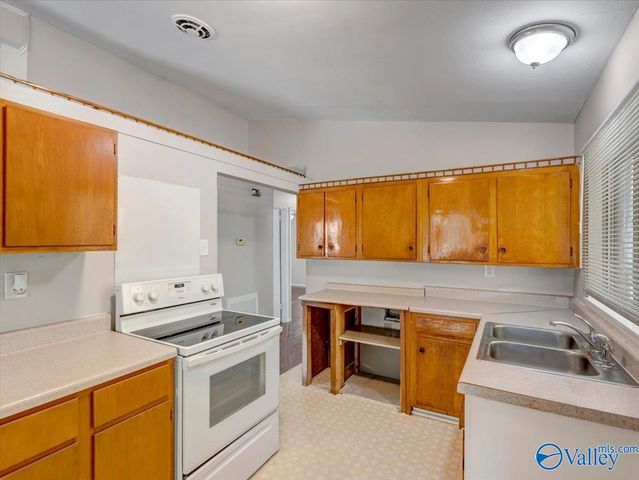 735 W Arbor Drive NW, Huntsville, AL 35811