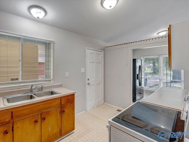 735 W Arbor Drive NW, Huntsville, AL 35811