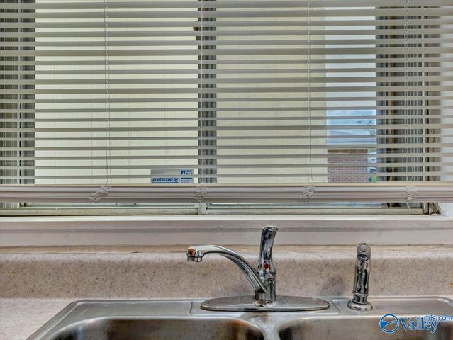 735 W Arbor Drive NW, Huntsville, AL 35811