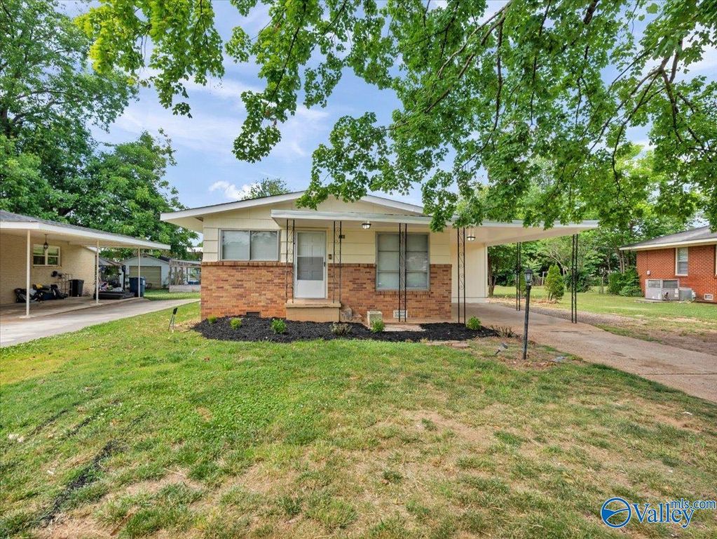 735 W Arbor Drive NW, Huntsville, AL 35811